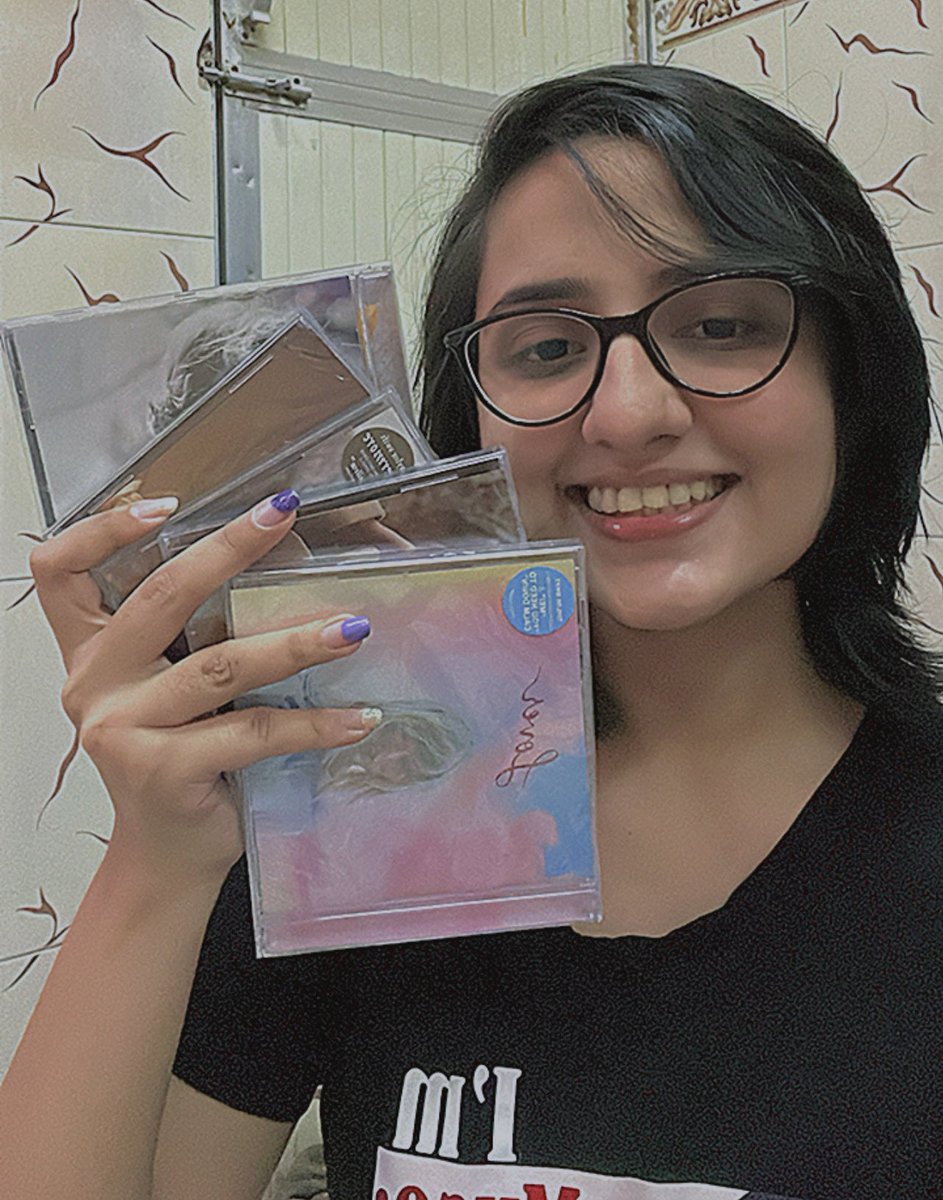 Cafecoffeeswift's tweet photo. @taylorswift13 I have always loved you, been in this journey with you since last 6 years and never have I once regretted it, it took a little time but I finally have them, your versions. You are the best idol I heart you ❤️ 

#TaylorsVersion #TaylorSwift https://t.co/oMBWA3LVy3