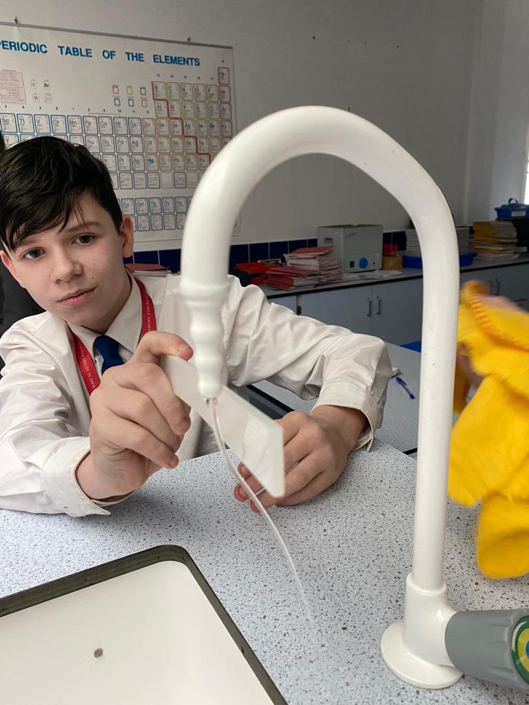 DeaneryScience's tweet image. 8b3 have been investigating static electricity this week ⚡️@deaneryhigh