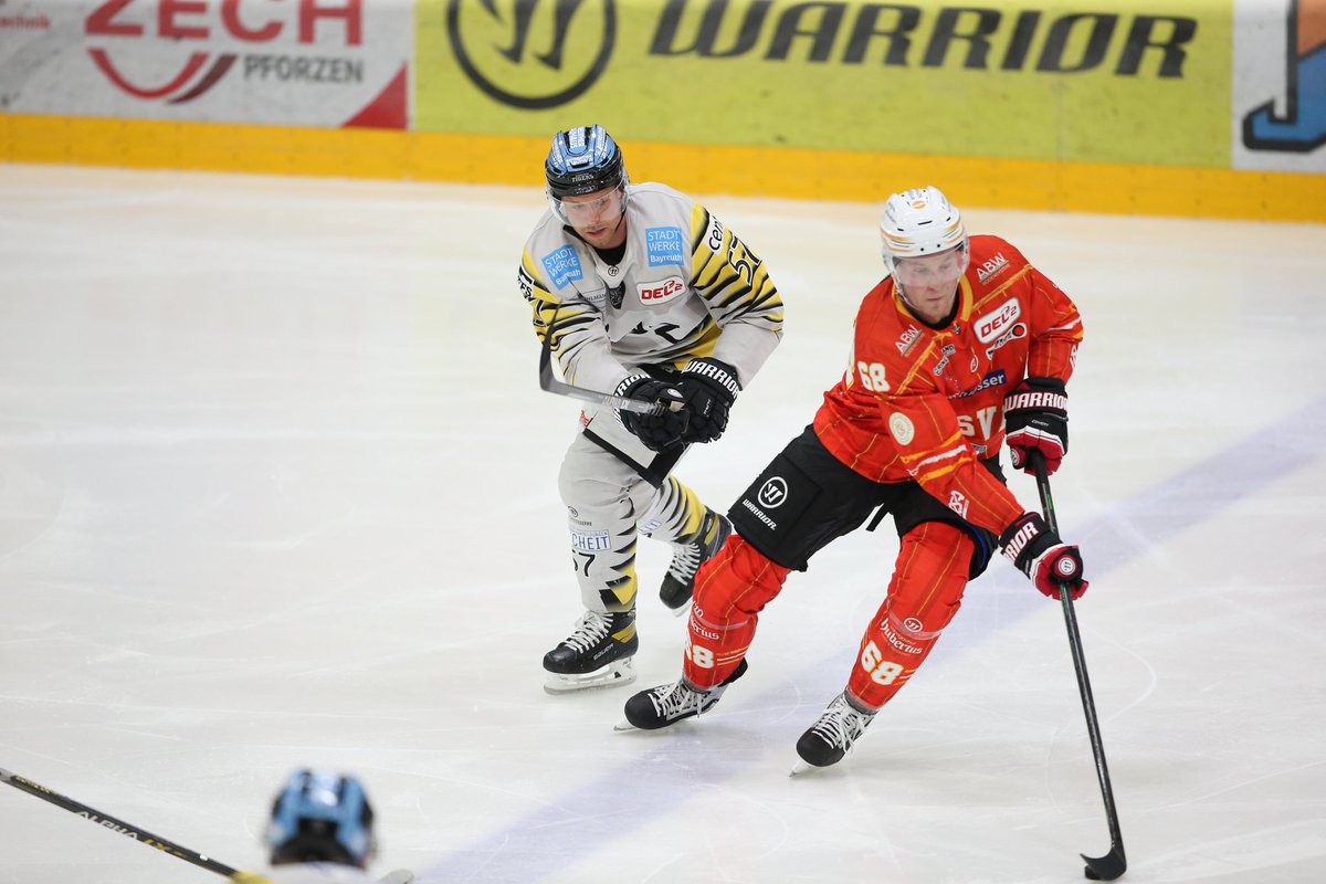 DEL2_News's tweet photo. Sieg in der Verlängerung: Der @ESVKaufbeuren gewinnt mit 5:4 gegen die #Bayreuth #Tigers .
Foto: Benjamin Lahr #del2 #HerzblutEishockey #esvbtt https://t.co/x5VsEqDGKe