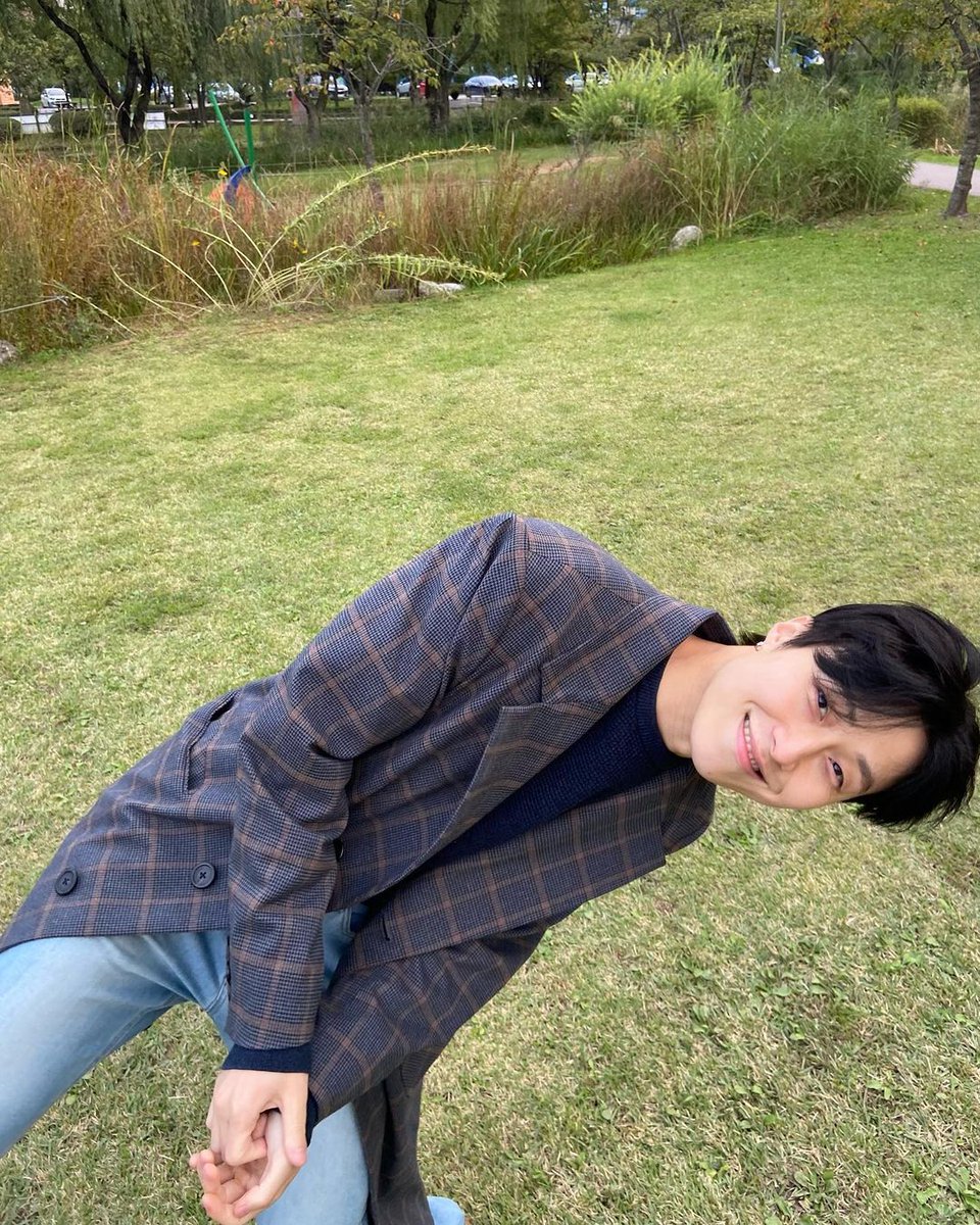 Ja nie wiem ile to pociągnie i jakie chęci będą ale spróbuję chociaż trochę:

🔸heart = dm 
🔹rt = przyślę wam jutro kwiatki albo cokolwiek zechcecie

>>>>>><<<>>>>>><<<