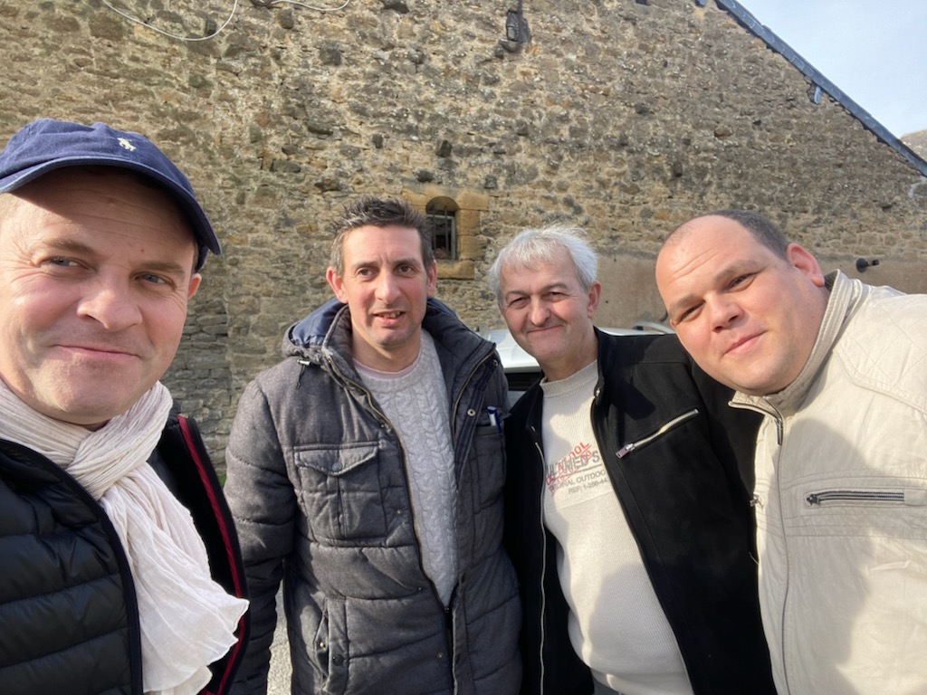 AkliCedric's tweet photo. Après midi  sur le terrain dans la 2ème Circonscription des Ardennes,  tractage sur la sécurité et l'école à Damouzy,Houldizy,Arreux, Montcornet ,Renwey . On est à fond pour @vpecresse !!! #Pecresse2022 , #LR08, @Pecresse_Team  @avecValerie08 https://t.co/DiIZ5jAutB