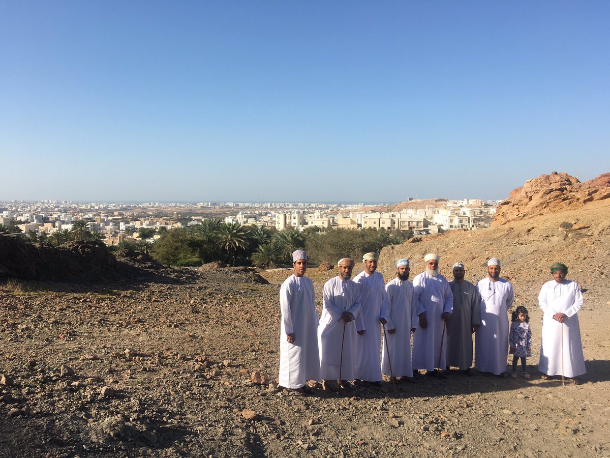 كانت جلسة التوقيع على كتابي (وما كفر سليمان ولكن الشياطين كفروا: تجليات المعنى ودلالات الخطاب) بمكتبة قراء المعرفة بغلاء مثرية ومفيدة، التقيت بعدد من رواد المكتبة. الشكر لكل الذين شرفوني بإقتناء كتابي. الشكر موصول للأخ إبراهيم الصلتي ومكتبته المتألقة وللقرية الجميلة الوادعة غلاء