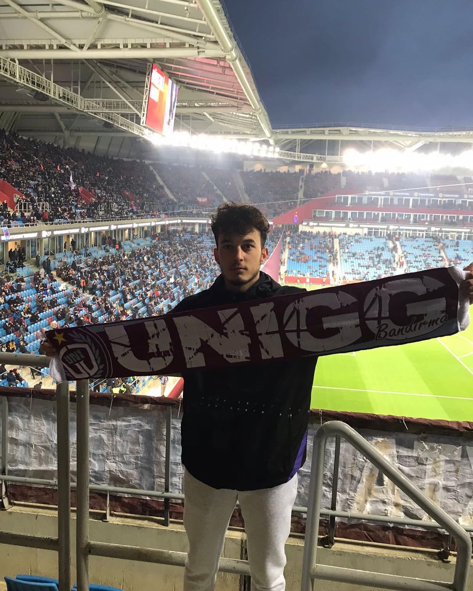 uniggbandirma's tweet photo. Münferit olarak mabedimiz, yuvamız Hüseyin Avni Aker Spor Kompleksi Medical Park Arena Stadyumundaydık

#ÜniversiteliTrabzonsporlular
#UNIGGBandırma https://t.co/w3upigcmIo