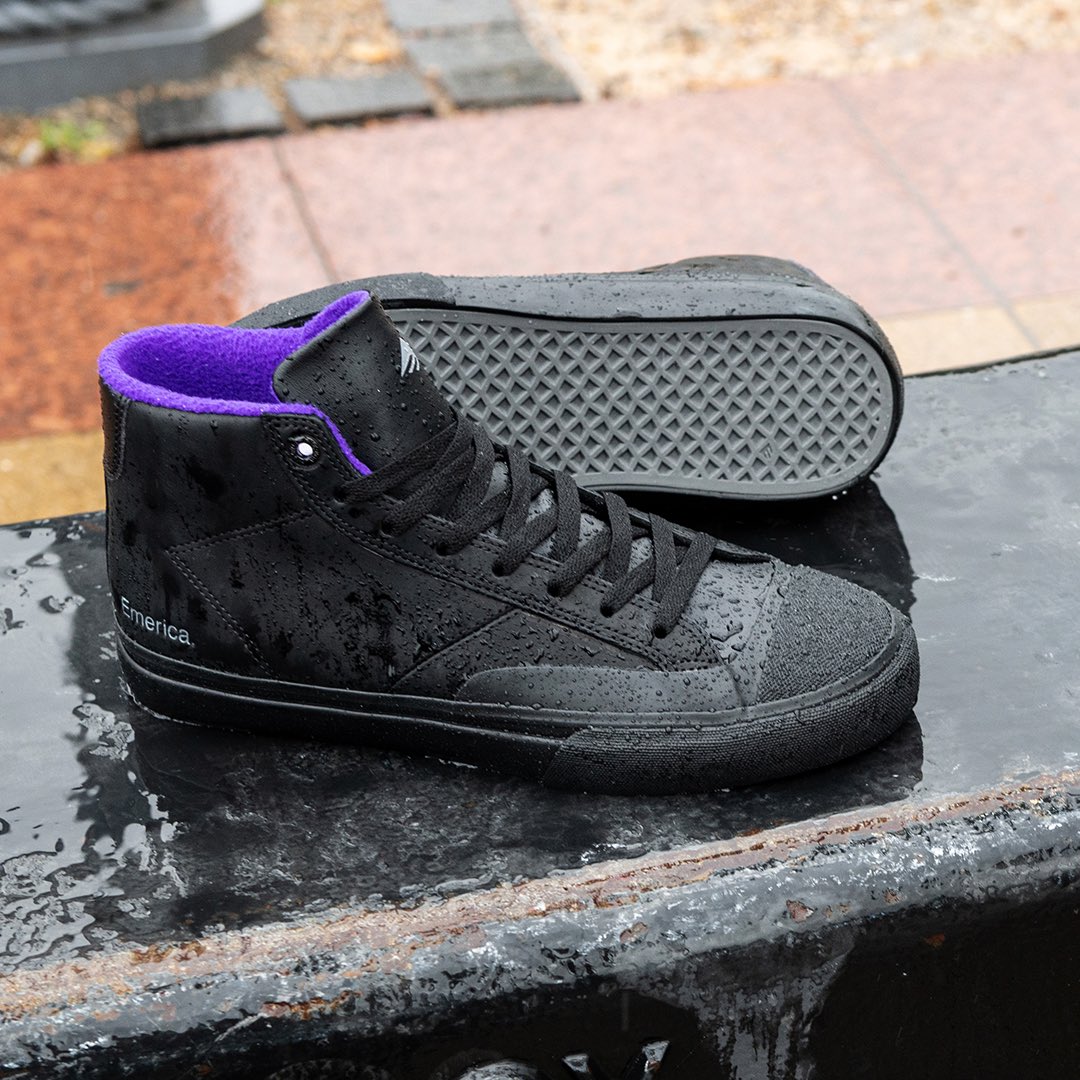 Emerica's tweet photo. The new Stay Cold 🗻 #OmenHi featuring weather resistant materials and fleece lining designed to keep you warm on those cold sessions. Available now at skate shops or through the link below. 
#ThisIsEmerica  

👉 https://t.co/KjjjIEXVnw https://t.co/1GohjhbFr2