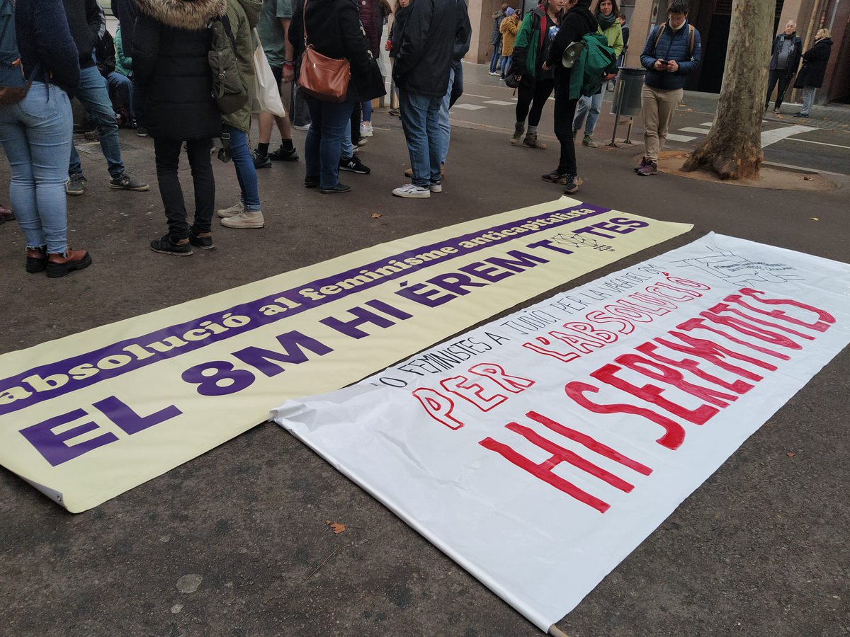 Ahir hi érem totes! Perquè ser feministes i anticapitalistes, no és cap delicte!
<a href="/hieremtotes/">Hi Érem Totes - Manresa</a>