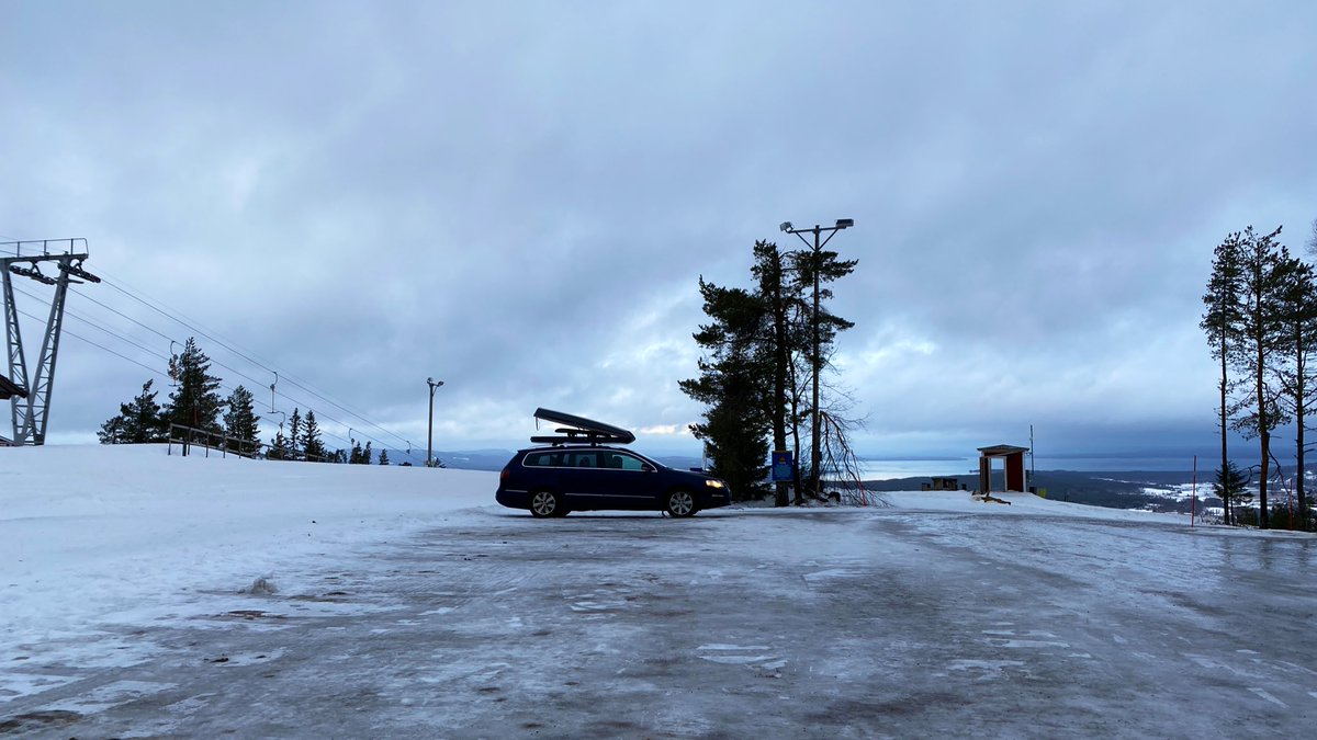 FarbrorFri's tweet photo. Å verkligen knökfullt i hemmabacken #granberget #snowpark #leksand https://t.co/hFL2BCJvhK