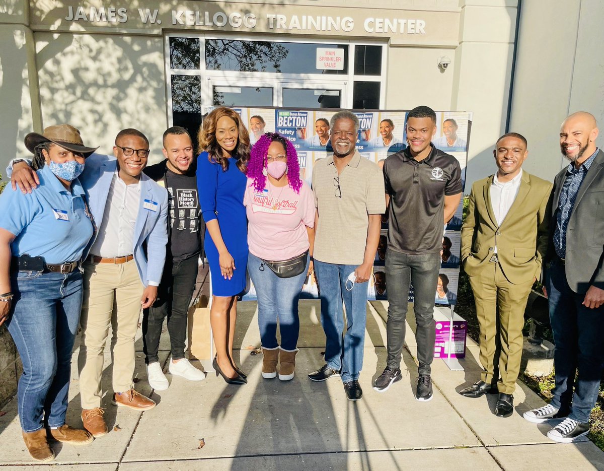 murphyforccc's tweet photo. It was a beautiful day out supporting the re-election kickoff for Contra Costa District Attorney @DADianaBecton!She’s worked tirelessly to bring transformative to the DA’s office & our county. I’m proud to support her — and I hope you’re with me!
✔️ Election Day is June 7, 2022 https://t.co/0msbTMpatW