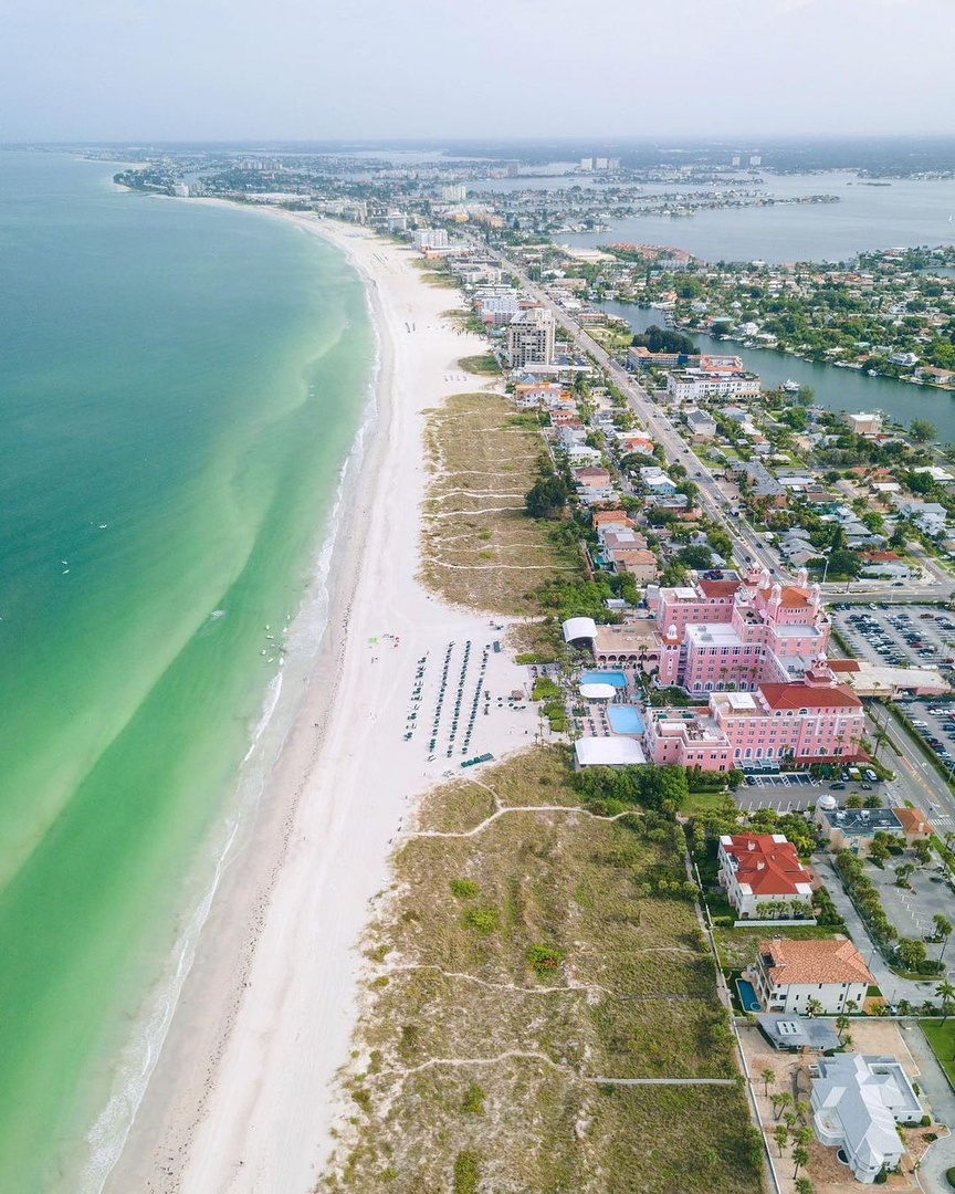 VISITFLORIDA's tweet photo. From the inviting blue-green waters to the striking Pink Palace, St. Pete Beach is a feast for the eyes! 😍 #LoveFL

📷: @VSPC
📍: St. Pete Beach https://t.co/Gu64qIVA8P