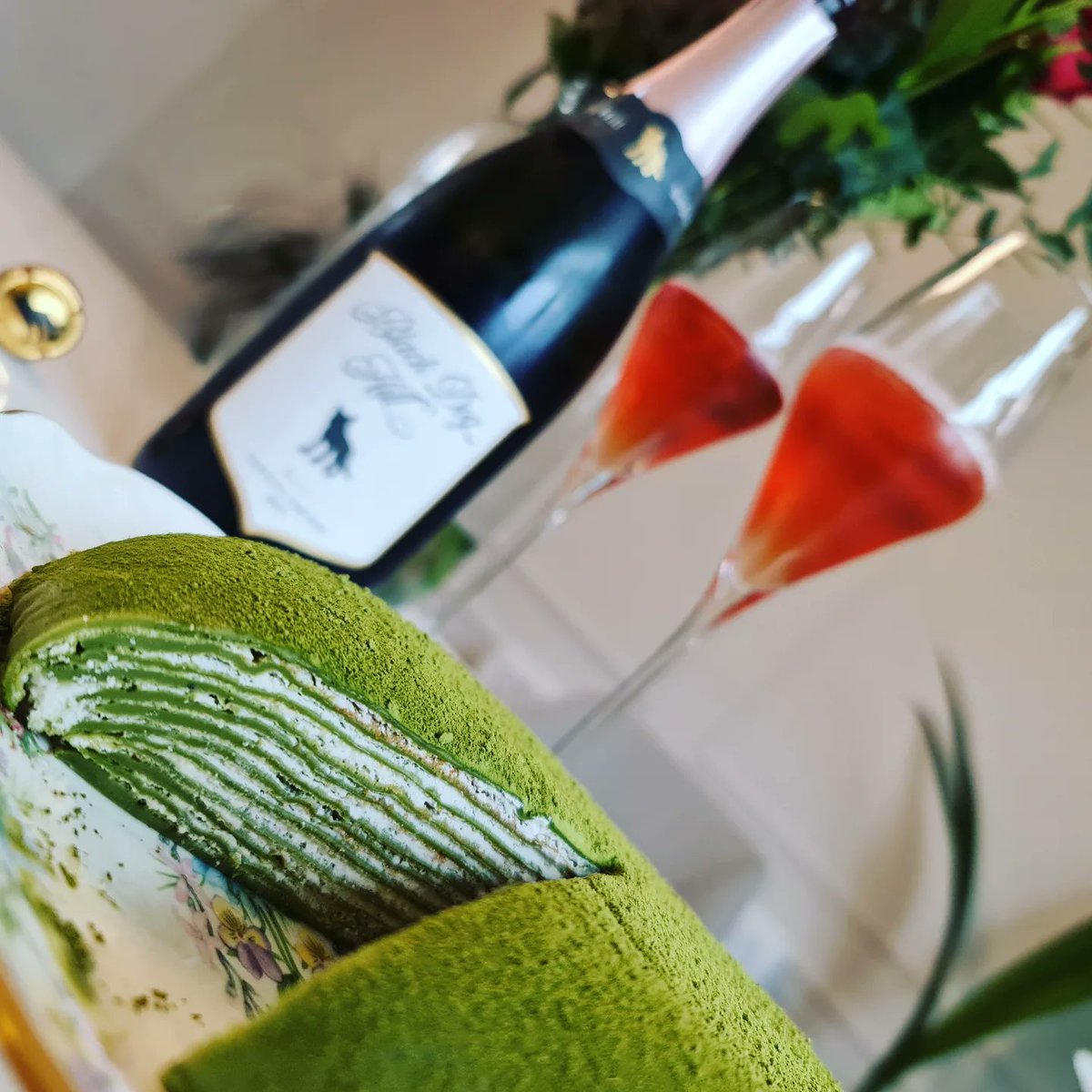 Started valentines early with a bottle of delicious <a href="/Black_Dog_Hill/">Black Dog Hill</a> Rosé 2015 and a tasty homemade Matcha Mille Crepe. #EnglishSparkling #EnglishWine