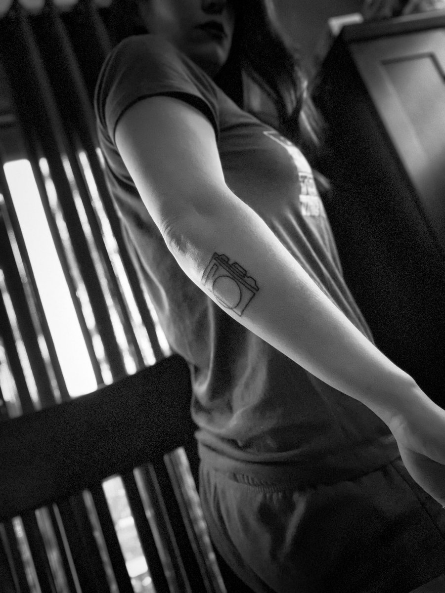 Rawrazaurus's tweet image. My newest tattoo done by the amazing @vesperteen I just realized I never shared this with you guys 🥰