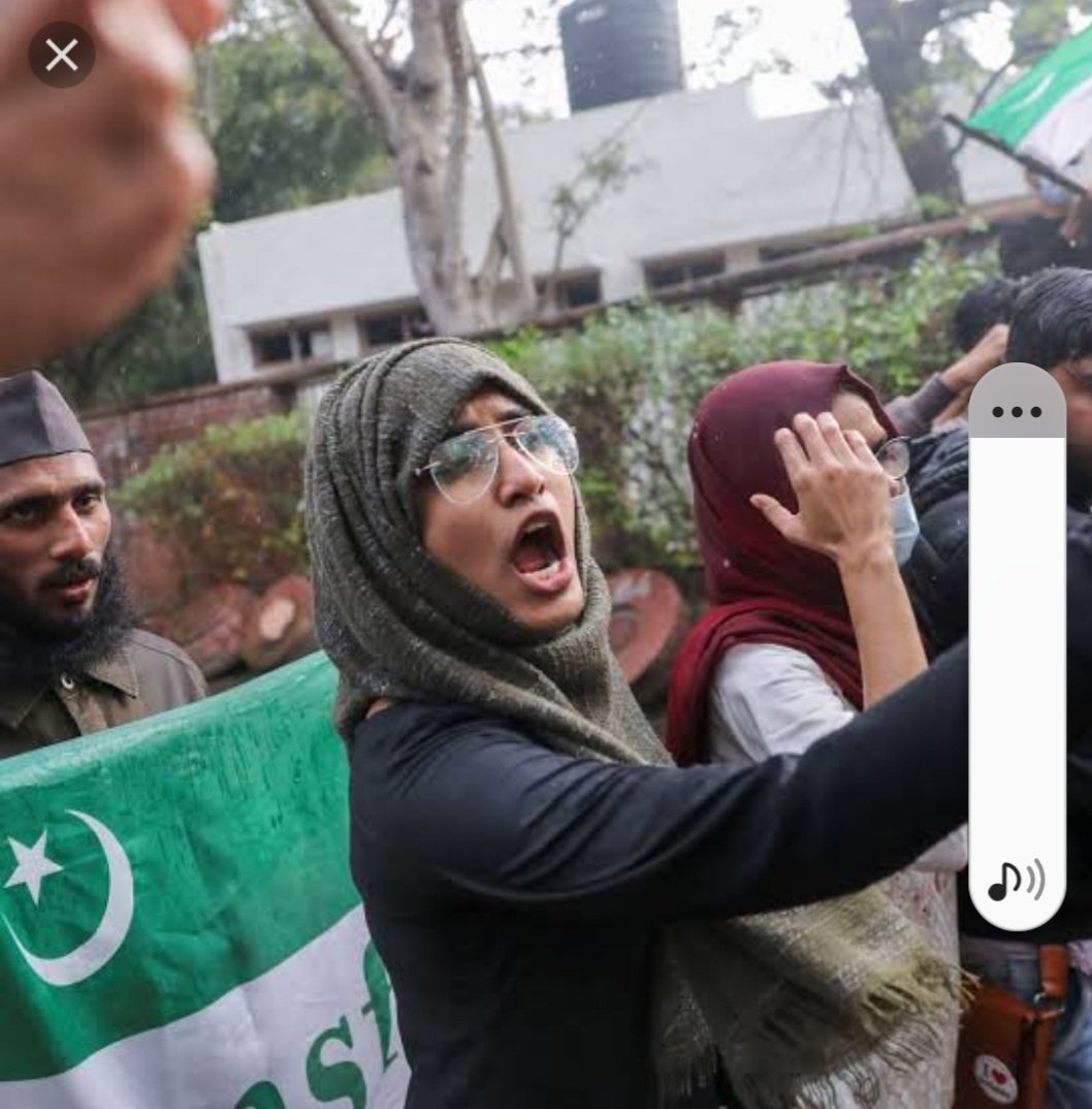 ManoranjanKTiw2's tweet photo. #Hijab wearing #Hijab in educational institutions is not a controversy but well planned #conspiracy against India fully supported by #jehadi n #ISI Pakistan to make India another #Taliban It's next step will be offering #Namaj in schools n then no education 4 #MuslimGirls #Stopit https://t.co/HesJn6twfB