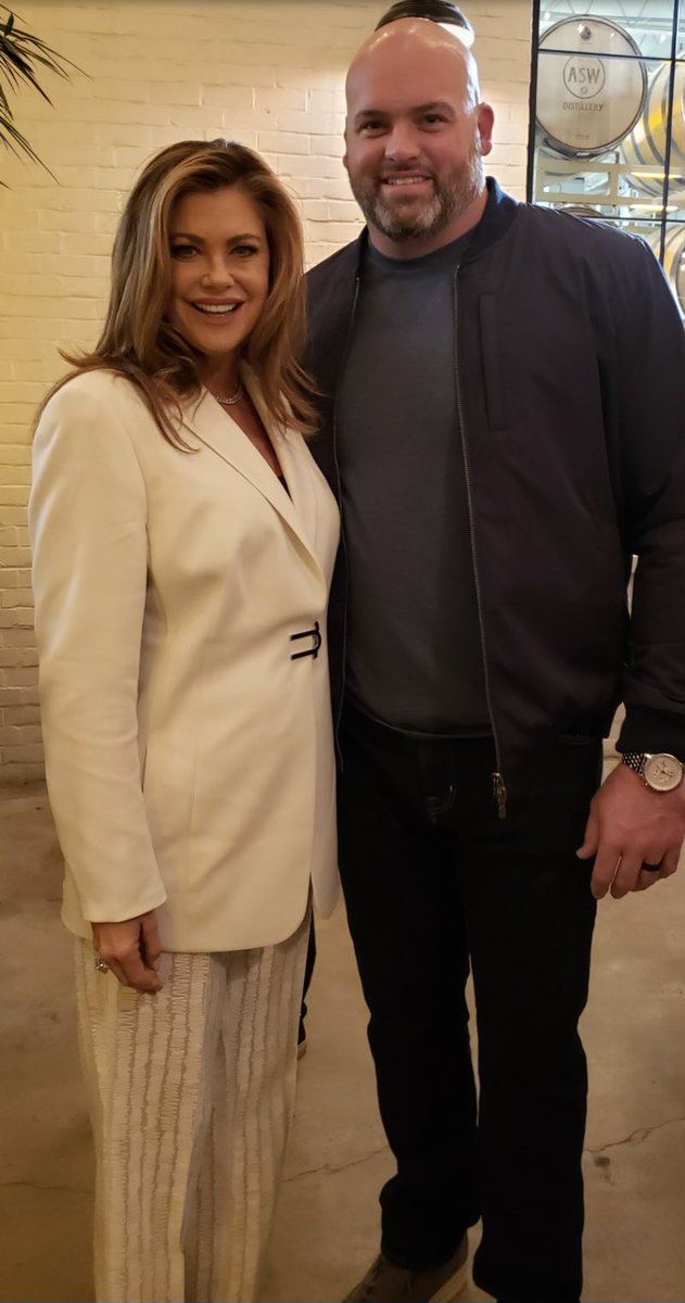 kathyireland's tweet photo. Andrew Whitworth, is a great guy with an even greater heart. He received the Walter Payton Man of the Year Award for meeting housing needs from Louisiana to LA. This Christian brother a blessing to so many. Congratulations #NFLPI #BTS #SuperBowl ❤️ https://t.co/dXS8JMjsHX