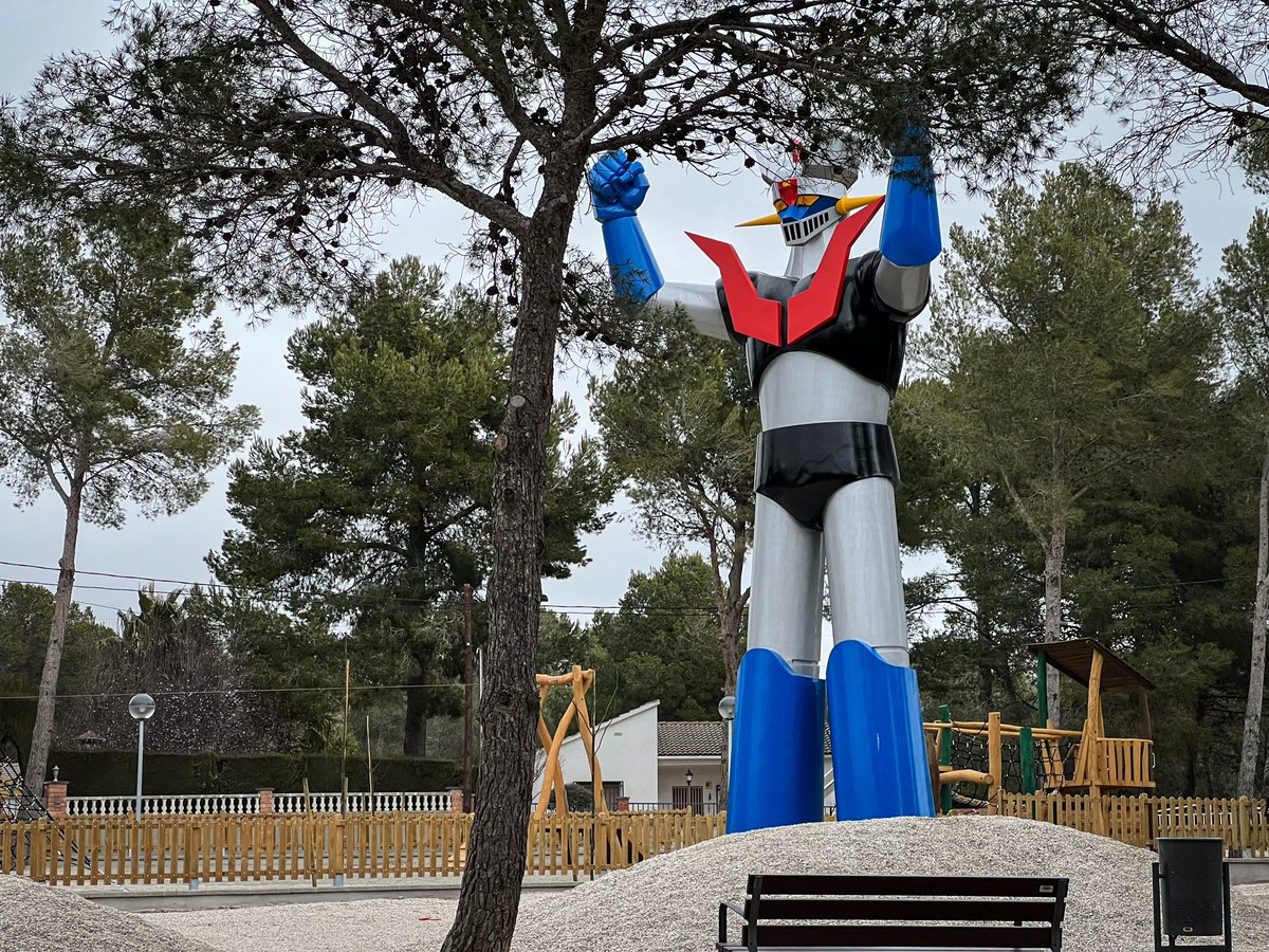 PointLand's tweet image. Visitando nuestro Mazinger Z en Tarragona, recién pintado 😍 @docujaponizados