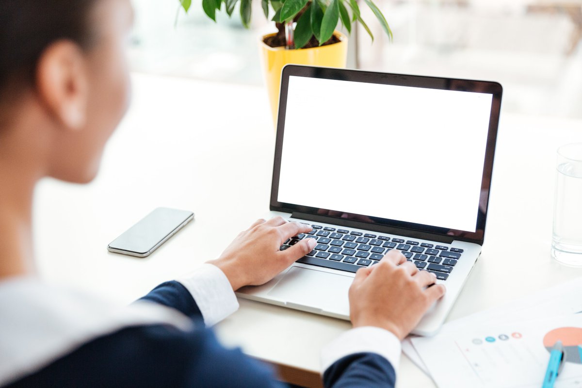 удаленная работа проектировщиком. удаленная работа проектировщиком. удаленная работа проектировщиком. Feedback laptop. проектировщик за компьютером.