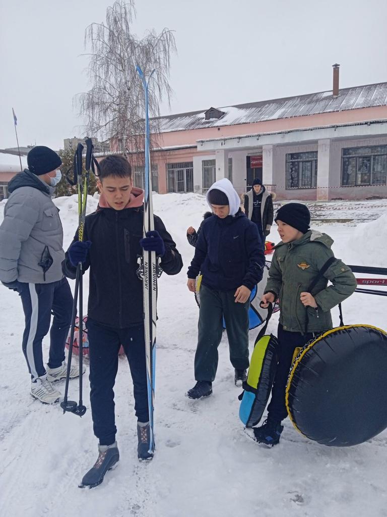 edinstvo20151's tweet photo. Весело проходят прогулки в зимний период в Центре помощи детям "Единство" https://t.co/RZvPiWlAdB