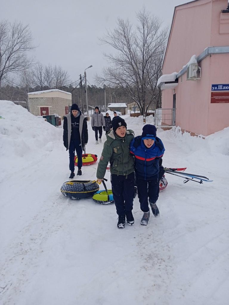 Весело проходят прогулки в зимний период в Центре помощи детям "Единство"