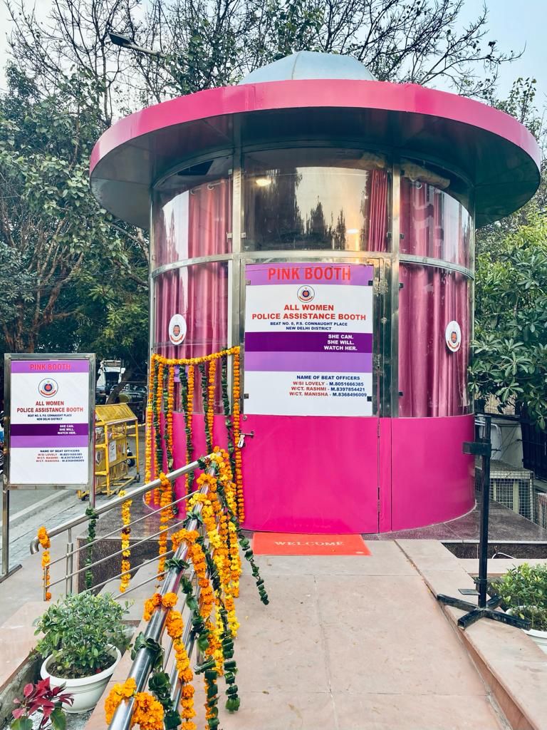 Delhi Police ‘pink booth’ at Janpath market earns praise from women shoppers, hawkers 

<a href="/PTI_News/">Press Trust of India</a> <a href="/DCPNewDelhi/">DCP New Delhi</a> <a href="/DelhiPolice/">Delhi Police</a> <a href="/CPDelhi/">CP Delhi #DilKiPolice</a>

theprint.in/india/delhi-po…