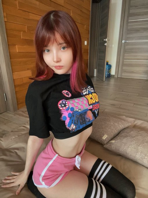 Watch Alisa Pika Pika's leaked NSFW photo on TwXstars