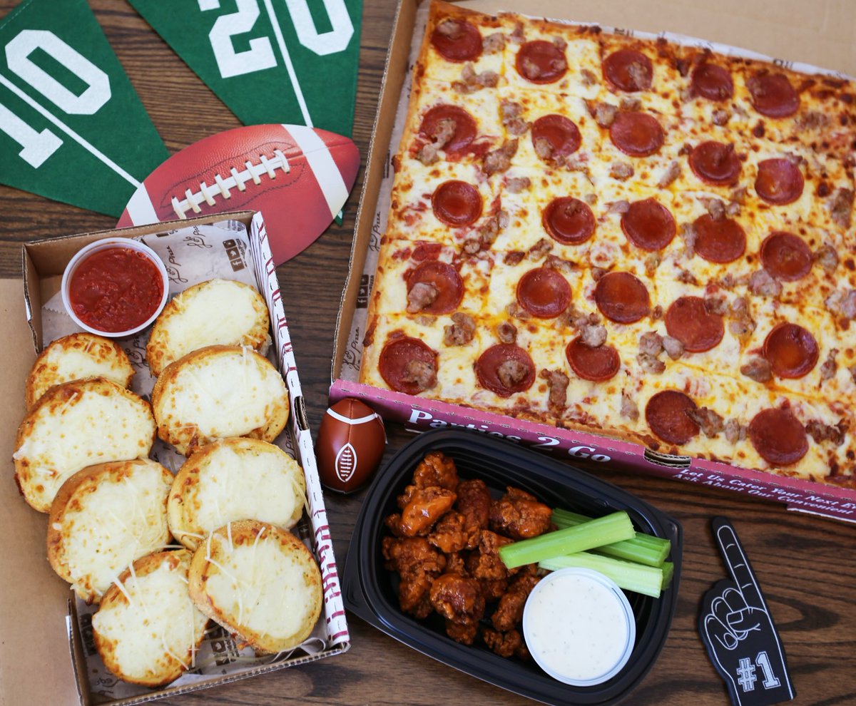 LedoPizza's tweet photo. 🏈 SUPER SUNDAY GIFT CARD GIVEAWAY 🏈

RETWEET &amp; FOLLOW to be
entered to win a
🤑 $100 #LedoPizza Gift Card!

1 winner picked at 10pm on 2/13/22

Family Meal Deal! 
18” 2 Topping Pizza + 8pc Cheesy Garlic Bread + 1/2lb Boneless Wings $36.99

Order Online:
https://t.co/dR6Yi5D0Xg https://t.co/UXpSDMB1ND