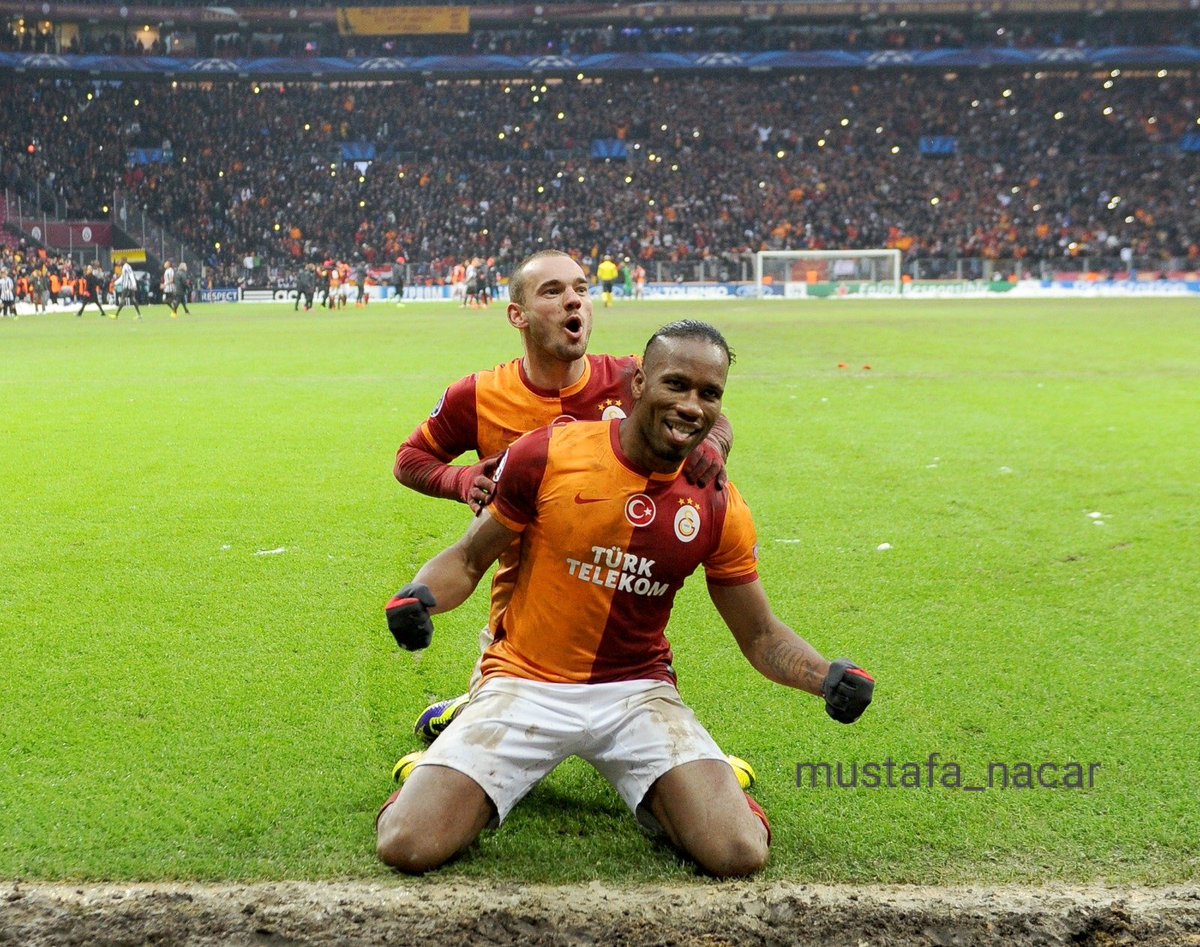 Galatasaray'ın yakın geçmişteki efsaneleşmiş futbolcularının gol sevinci... Objektifime yansıdığı o an...

#Galatasaray #Drogba #Sneijder #PhotoJournalism