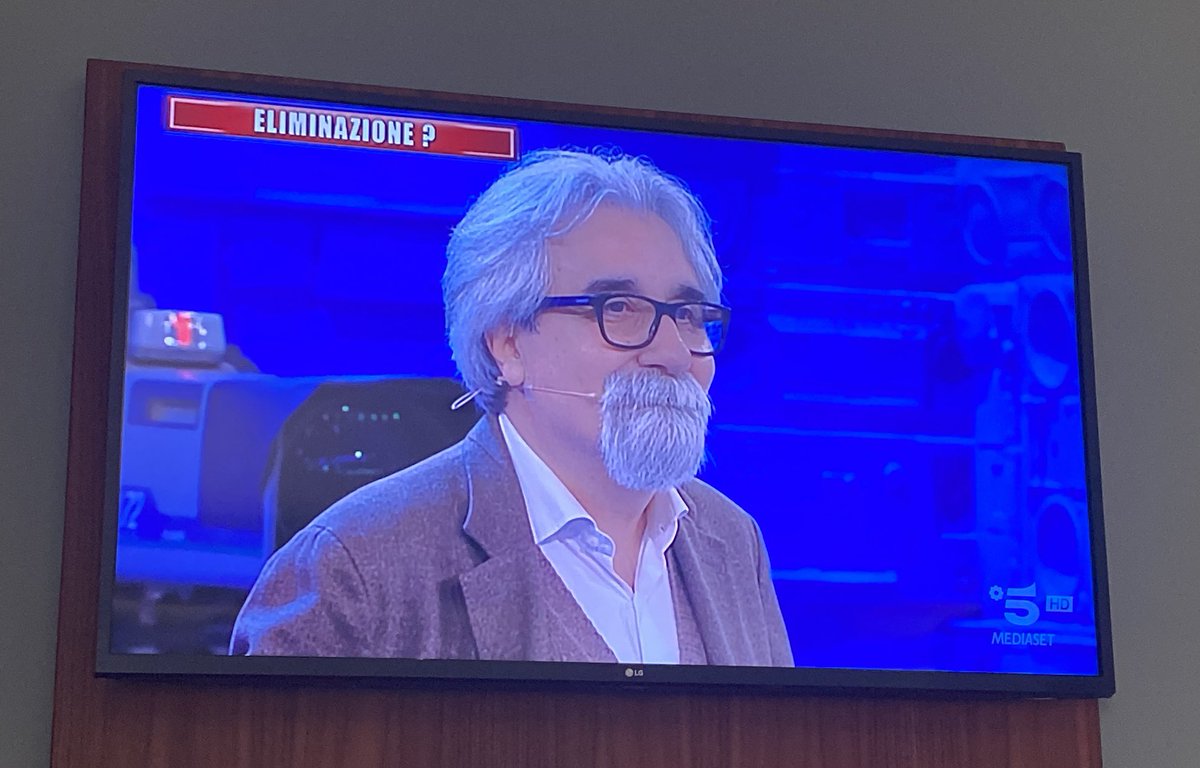 stiIvnski's tweet photo. IL POTERE DI MARIA DE FILIPPI SIGNORE E SIGNORI #Amici21 https://t.co/HAuCD9aFw6