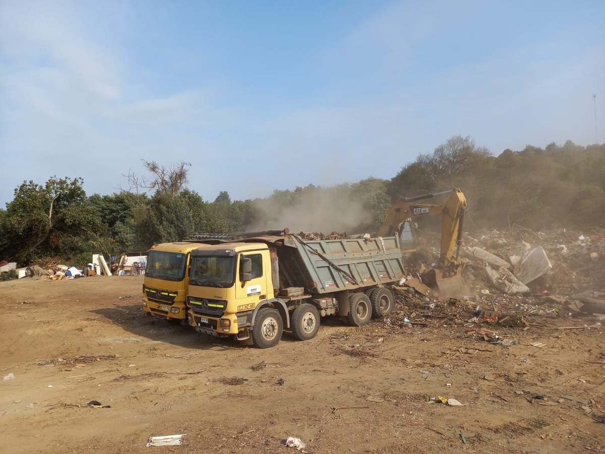 Nos encontramos con un patio municipal en completo abandono, por lo mismo comenzamos un trabajo de limpieza de escombros  y recuperación de este espacio, que esperamos una vez terminen los trabajos, proyectamos tener un nuevo espacio de reciclaje para nuestra comuna.

Seguimos!!