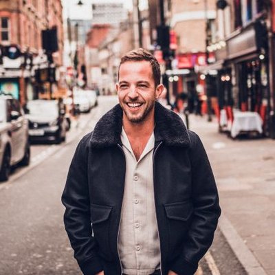 EdStruijlaart's tweet photo. Vandaag in mijn show op @radioveronica:
- Aandacht voor de @gitaarmannen, de podcast aflevering met @JamesMorrisonOK.
- @chrishordijk te gast in het 2e uur. Onlangs te zien in Better Than Ever. We hebben het over zijn muziek én zijn fav platen 

Tussen 18 en 20! #WorldRadioDay https://t.co/NVtaTFrn6d