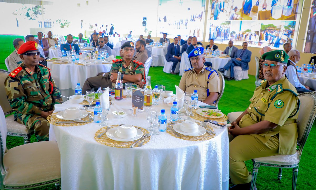 GuleidJ's tweet photo. It seems the leaders of Somaliland are not aware of (or do not care about) the drought and are having excellent meals paid from the taxpayers' money. In contrast, hundreds of thousands of taxpayers need water. Why are you wasting their money? https://t.co/BDT7HJHXNO