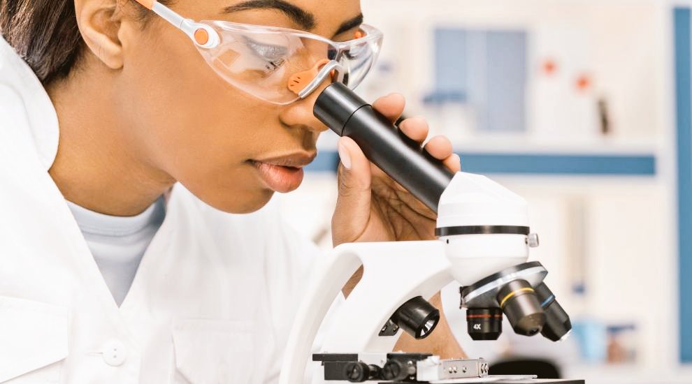 KNUST trains biomedical scientists to develop COVID-19 test kits📍

The department of Molecular Medicine - KNUST and Kumasi Hive Biolab, have begun training 40 scientists to develop Covid - 19 test kits locally 💫❤