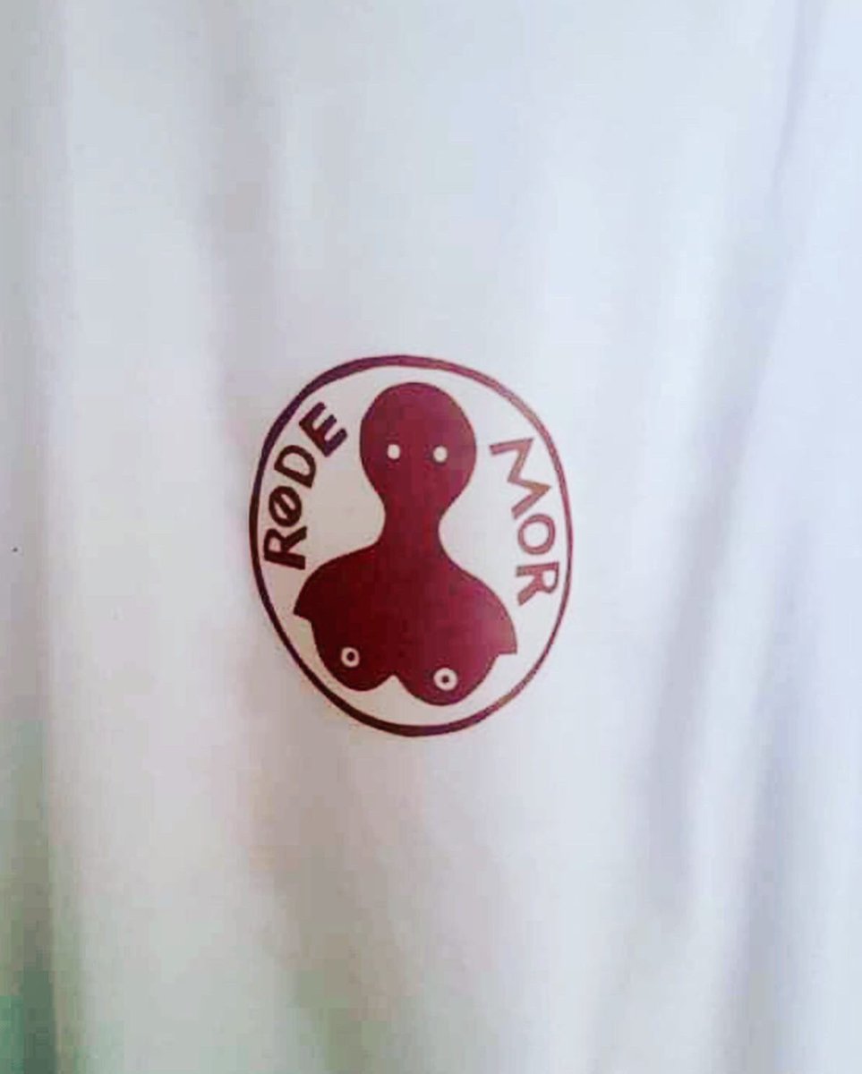 Jenmccarey's tweet photo. I’ve always wanted a T-shirt with the #RedMother logo

We want to create an art that helps to give the working class an identity. An art that is a weapon in the class struggle - RED MOTHER"

#RodeMor
#DeaTrierMorch https://t.co/mh6sI1Fgr2