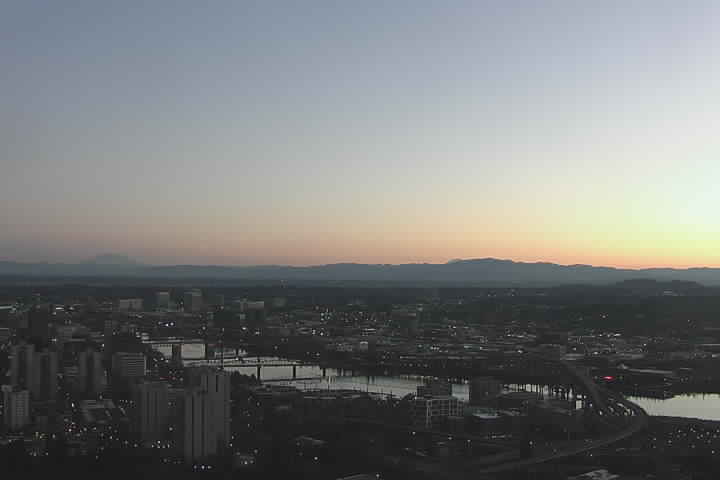 DebraGil's tweet image. Another beautiful start to the day in the Portland metro area, as we once again will enjoy sunshine today in this #FalseSpring
But @DrewReevesTV says changes are coming starting later today. #winterisnotover #Fox12Weather