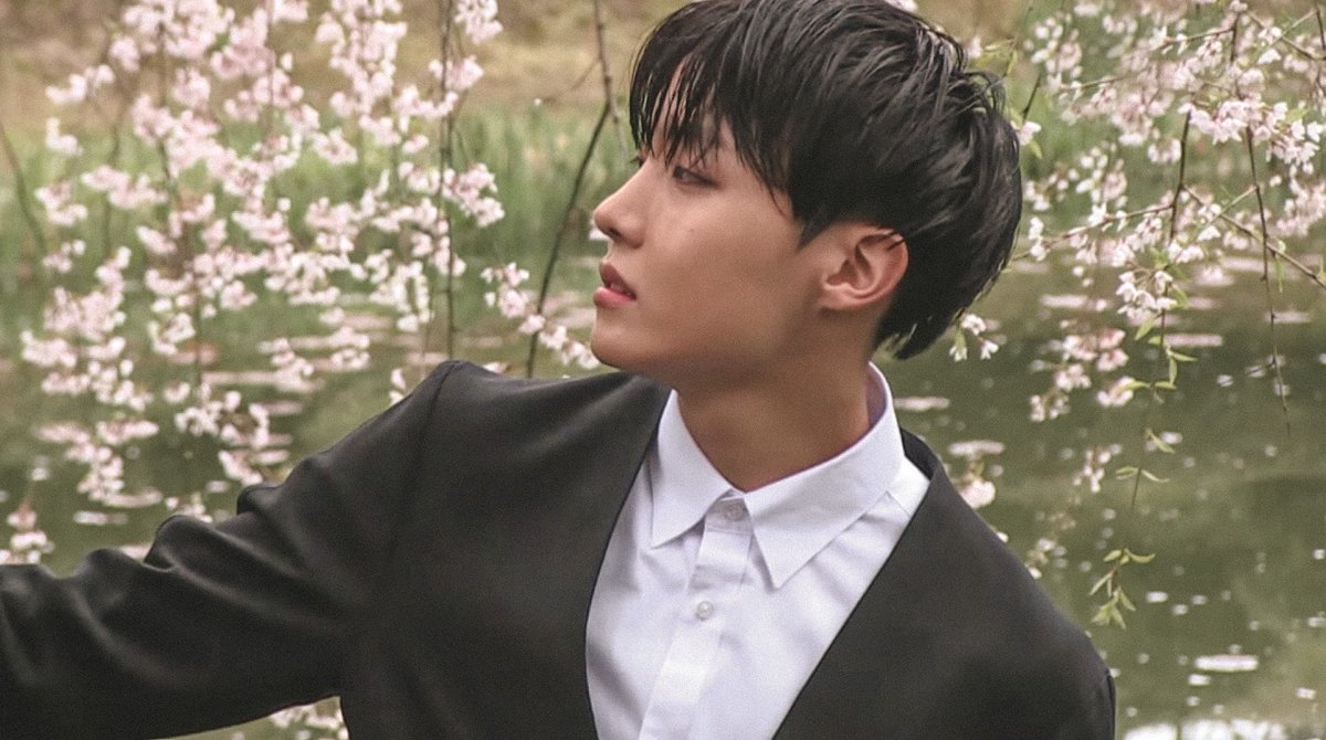jhopesarchive's tweet photo. jung hoseok is a work of art https://t.co/5Wo3oytNOH