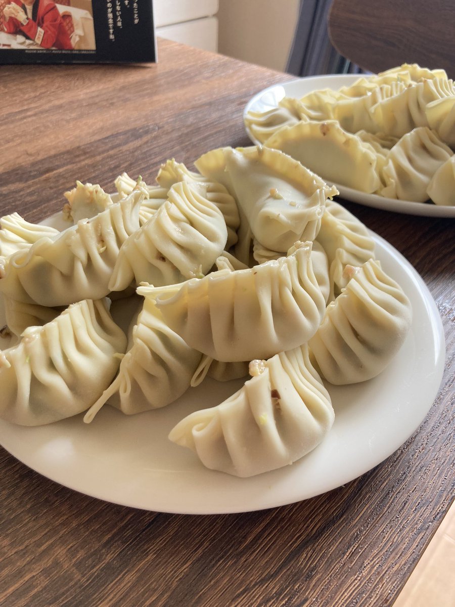 ogg_acappella's tweet photo. 作りすぎた餃子！まだまだたくさん冷凍してるので、おかず足りない時に良さそう😆😆
今度はキムチを入れてキムチ餃子にしてみようかな！ https://t.co/uoteumRxul