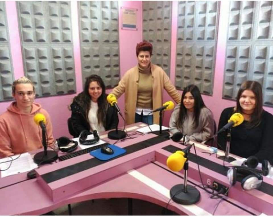 MercedesQueixas's tweet photo. Hoxe é o #DíaInternacionaldaRadio.
Bo día para lembrar tantas boas horas como a radio nos ten acompañado no club de lectura "Coristranca, a lectura con retranca" do @CPIdoPichel en @CuacFM
Magnífica ferramenta de apoio educativo!
Vivir é lembrar! https://t.co/71mz21jmFe
