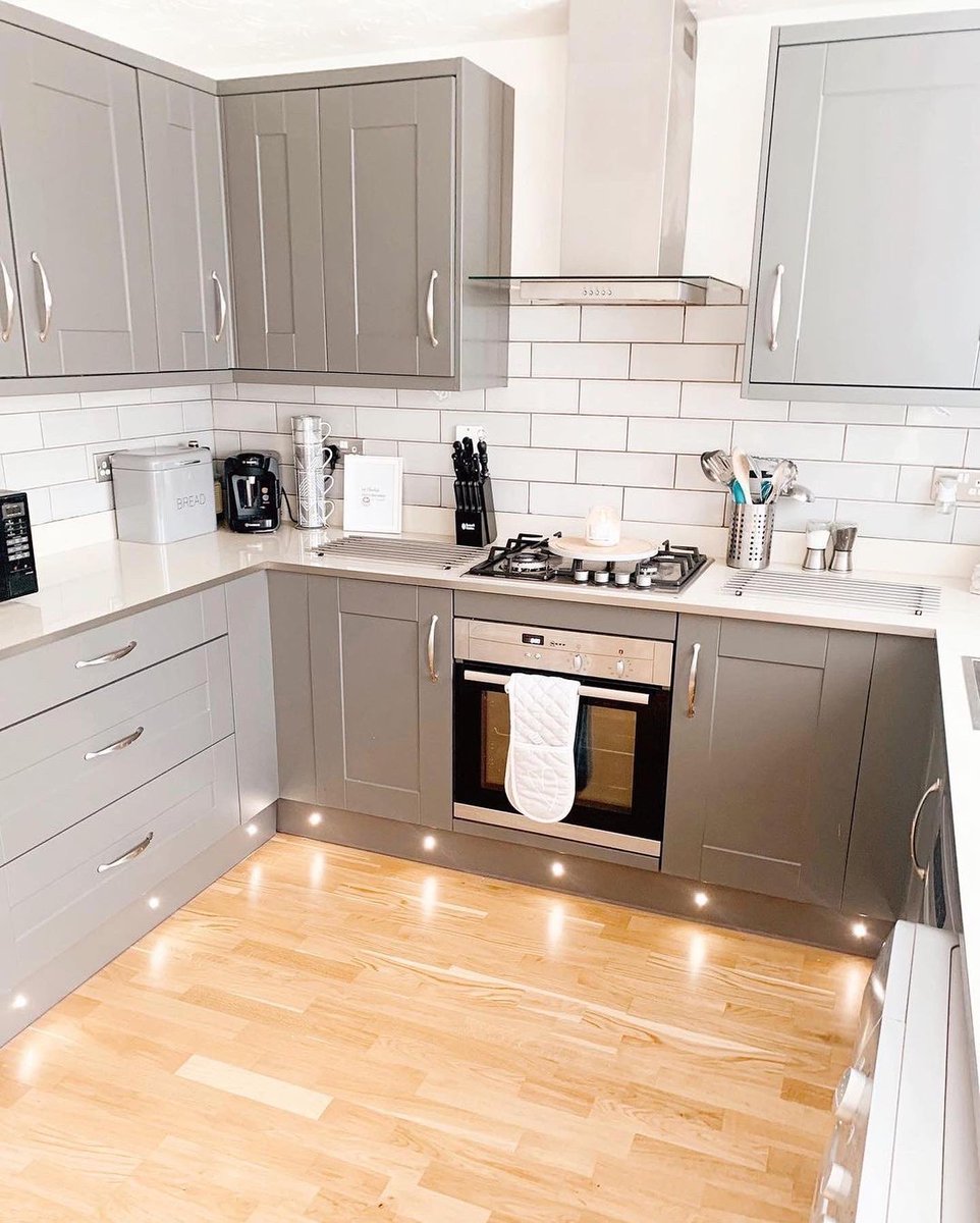 WrenKitchens's tweet photo. Neutrals don't always mean white & creamy, you can incorporate dove grey, light greens, various stains of wood, tan, taupe & beige & other colours & shades that are considered neutral.
#kitchens #kitcheninspo #designmyspace #interiordesign
#interiorstyling https://t.co/Tqost3n6Bz
