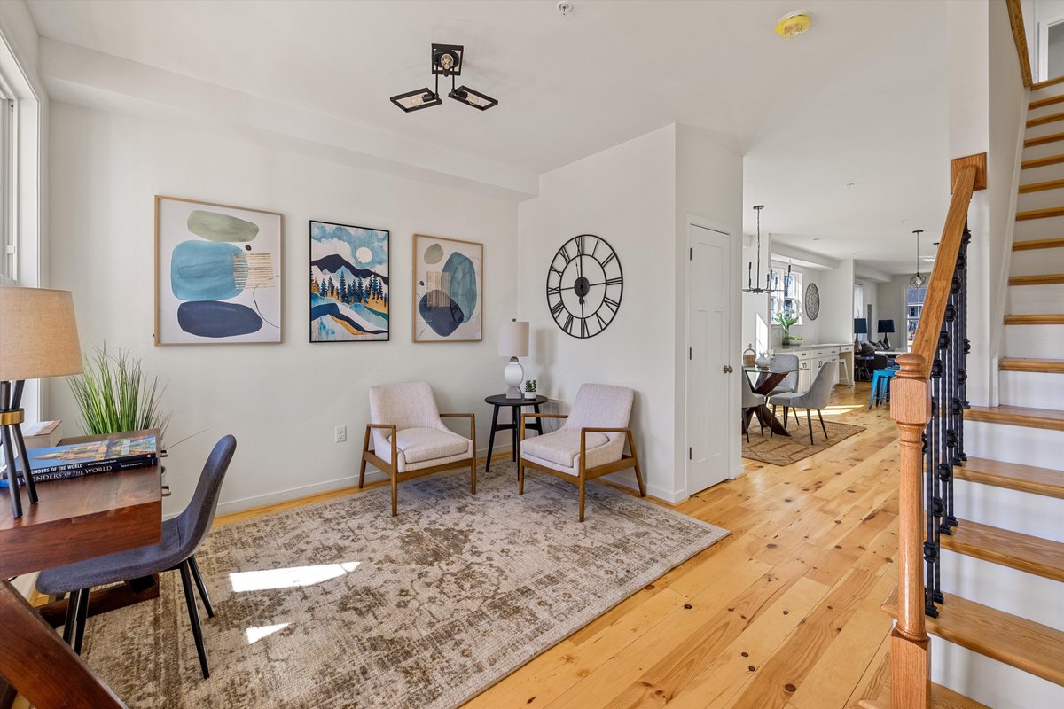 ReneScott13's tweet photo. #RVAREALESTATE #JUSLISTED staging by @JSQUAREDRVA #Jenni&amp;Co https://t.co/fU0HVjJIJP