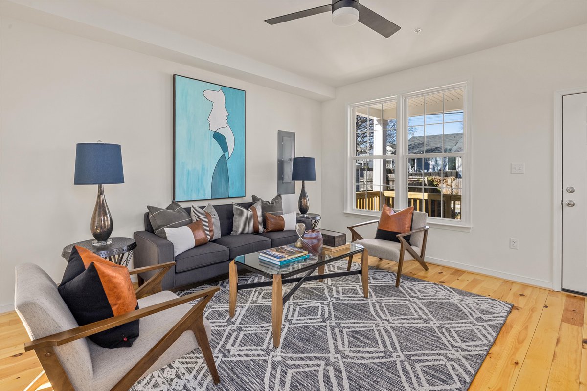 ReneScott13's tweet photo. #RVAREALESTATE #JUSLISTED staging by @JSQUAREDRVA #Jenni&amp;Co https://t.co/fU0HVjJIJP