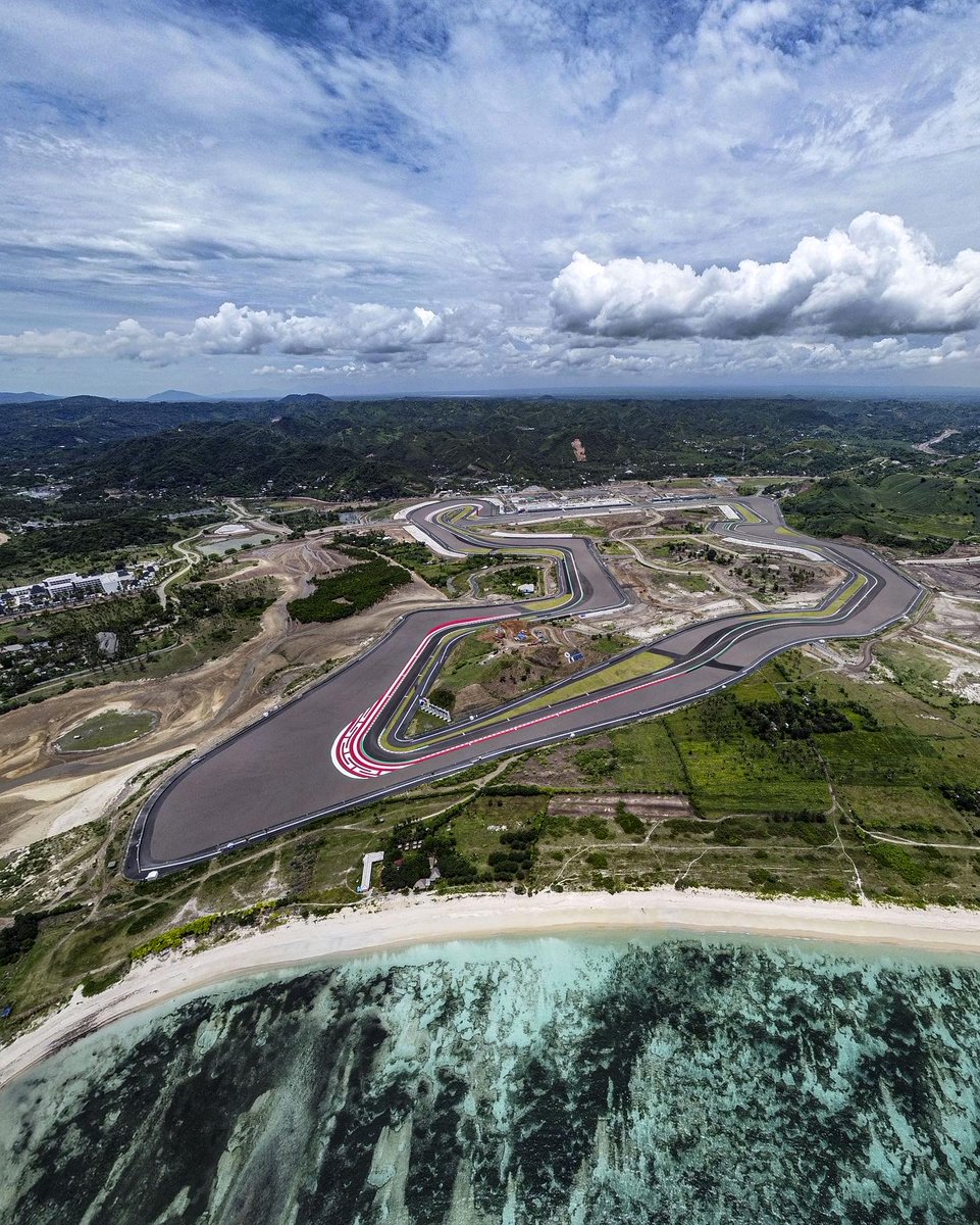 VR46RacingTeam's tweet photo. MotoGP, awesome landscape and nice people, we couldn't have asked for a better plan. Bye bye Indonesia!!! 🤩 

MotogGP, pemandangan yang luar biasa dan penduduk yang baik serta ramah, ini sangat luar biasa dan sangat baik 🇮🇩 

#MooneyVR46RacingTeam #MotoGP #MandalikaTest https://t.co/HWZmTI8aqg