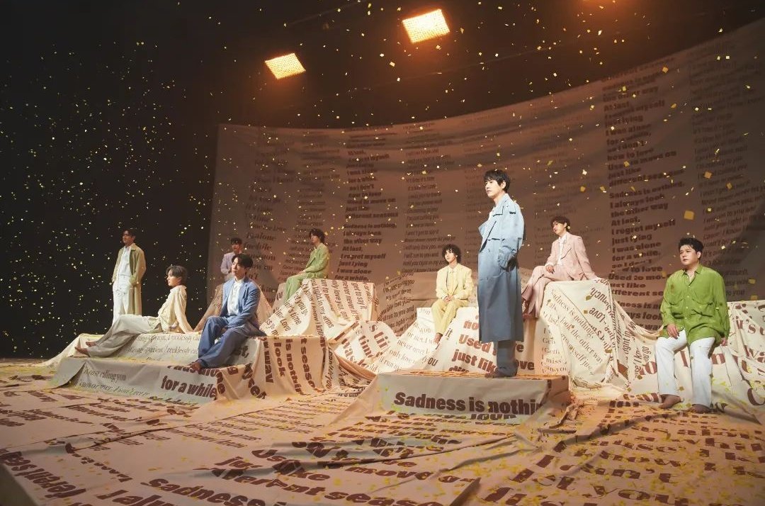 unresolvedmint's tweet photo. they are sitting down. i repeat, the sujus are sitting down. GOOD FOR THEM
 
#SUPERJUNIOR @SJofficial https://t.co/G5iXYV4f3L