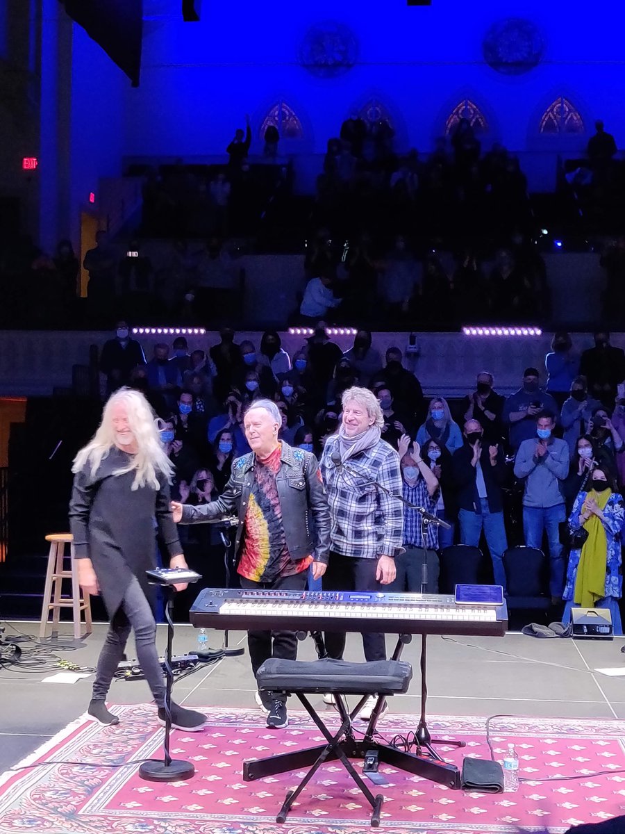 DonaSenecal's tweet photo. Thank you ⁦@howardjones⁩ for bringing your best friends to #UPH in Saratoga. We had a “normal” evening out….dinner with friends before the show and then a few hours of enjoying amazing music in such an intimate setting. ⁦@rachaelsage⁩ opened the show. Delightful! https://t.co/OoRPi1314Z