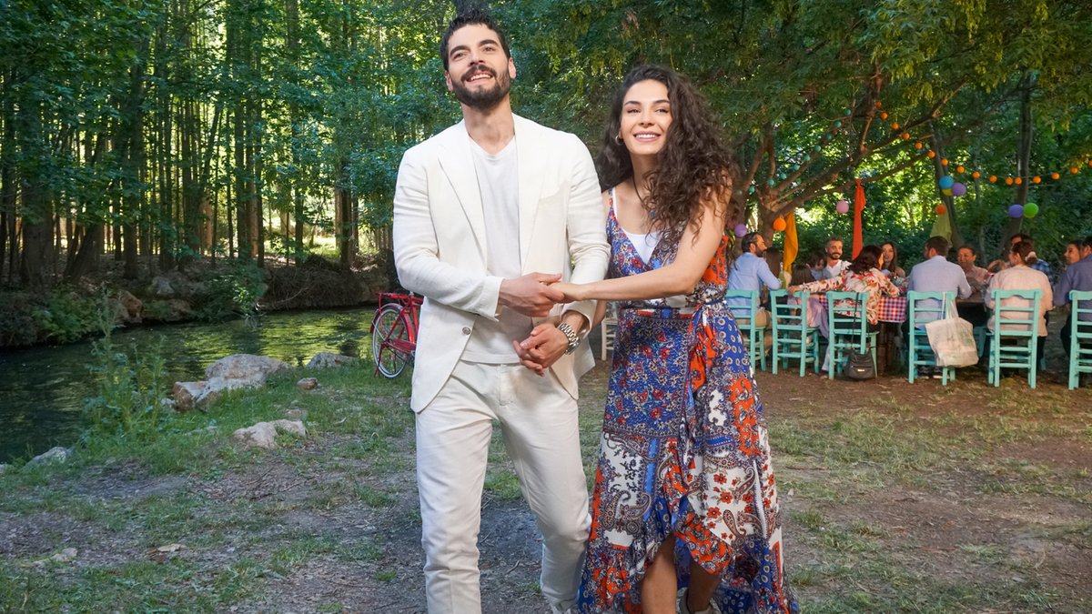 Ne kadar zaman geçerse geçsin, #Hercai unutulmaz…🦋
Unutturmayan #HercaiFandom‘a teşekkürler ❤️