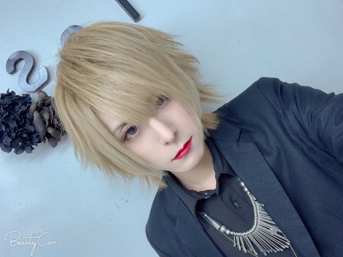 Alumiguitar's tweet photo. 浦和ナルシスthx!!
Yuriさんのハピバでした😌
偶然久しぶりにお会いした方も居たりビックリ！
やっぱ90年代V系はいいっすね〜 https://t.co/2UAf9TL5qb