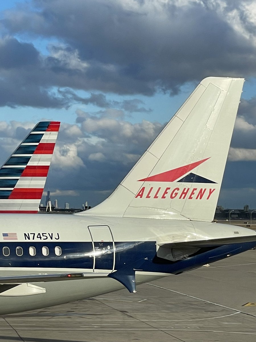 abruzziboy's tweet photo. @AmericanAir spotted at O’hare this beautiful Allegheny retro livery. Brings back the Pittsburgh memories https://t.co/pD60bWXUWF