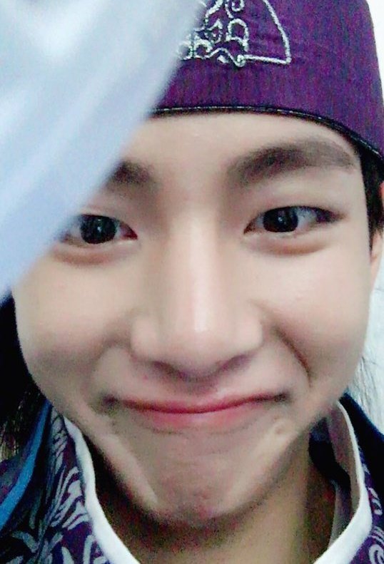 taesmug's tweet photo. 5 years ago Taehyung posted this cute selca &amp; wanted Armys to watch that 1 episode of Hwarang only for us to find out he d!es on that episode 😭😭😭 https://t.co/pFk1d0ef6a