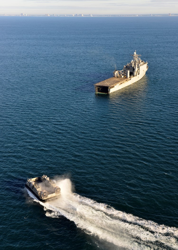 Modernizing #NavyCapabilties ⚓ 

Recently, the next-generation landing craft 'Ship to Shore Connector' successfully completed well deck interoperability testing with #USSCarterHall (LSD 50).

MORE HERE: go.usa.gov/xt6mj