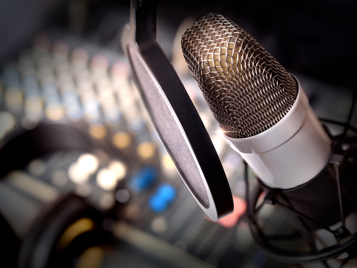 En los viajes siempre ha estado ahí, durante las tardes o las noches... siempre ha sido nuestra compañía, cercana, amiga. Un honor formar parte de esta gran familia de la radio, a un lado y al otro del micrófono.
#DiaMundialDeLaRadio