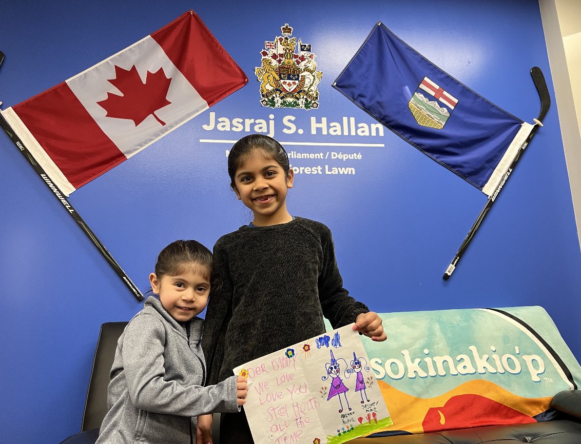 jasrajshallan's tweet photo. After a morning of events, the girls came by the office during meetings to help out and made me a valentine's day card before I head to Ottawa.
#littlehumans #yyCFL #StrongerTogether #valentines https://t.co/djHcqch5ZW