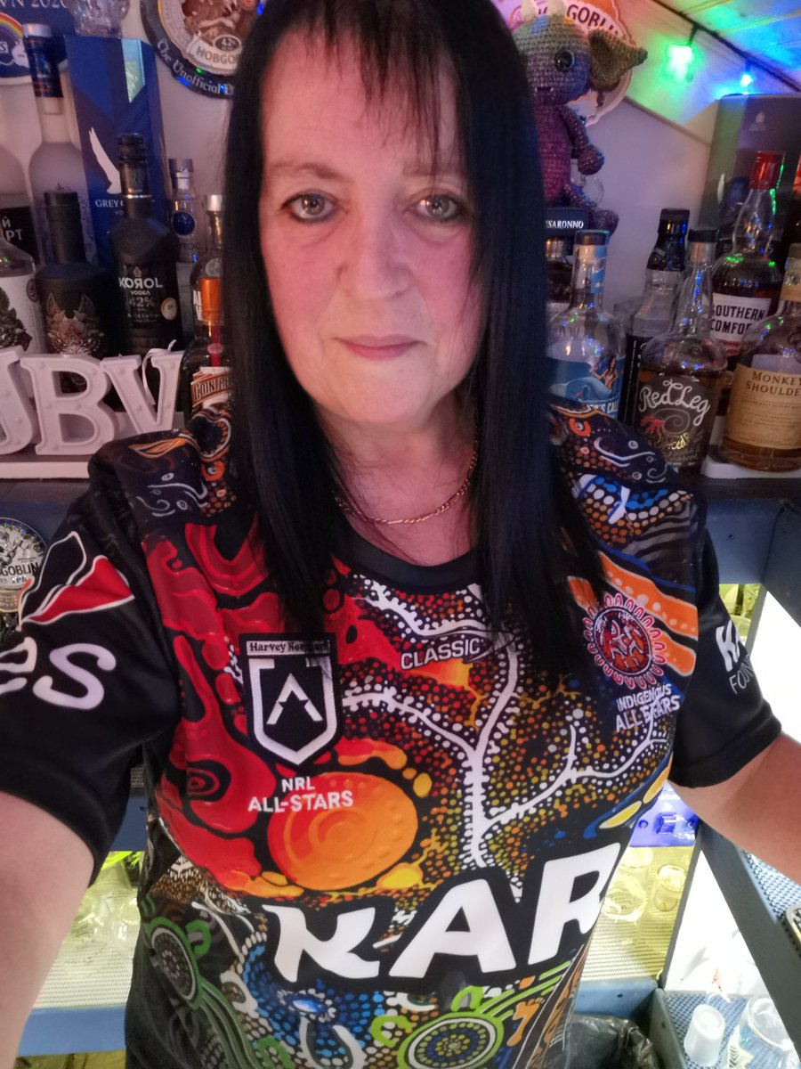Drinking a Legendary Hobgoblin Ruby beer by Wychwood Brewery 🍻💜<a href="/HobgoblinBeer/">Hobgoblin</a> and my other love the NRL
#NRLAllStars
#IndigenousAllStars
#NRL
#respect
⚫🟡🔴🏉🇦🇺✌️