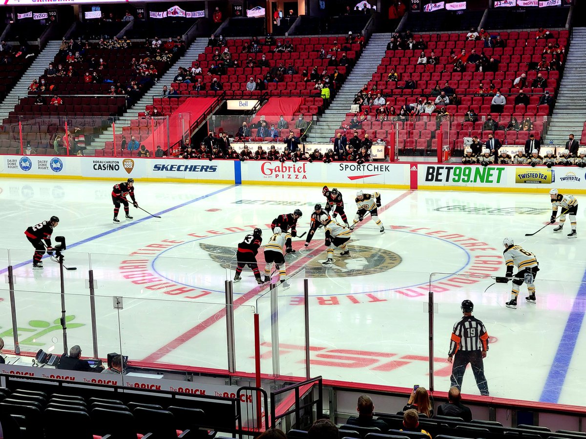 SimmerDownCIH's tweet image. Look at how I captured this face off to start the 3rd. #Unreal #ProPhoto