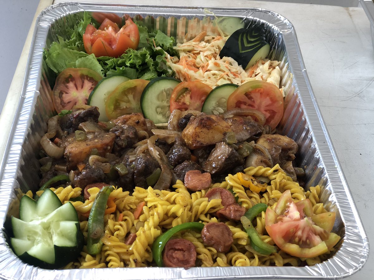 gibomas's tweet photo. It's Valentine tomorrow and you can never get it wrong with good food. 

Our #Gibomas special packs are designed to make your day or loved one’s memorable.

DM or call 3817247 to order and the first 5 orders get a 10% discount. 

Price: D900 to 2000. https://t.co/xHT8zd53dy